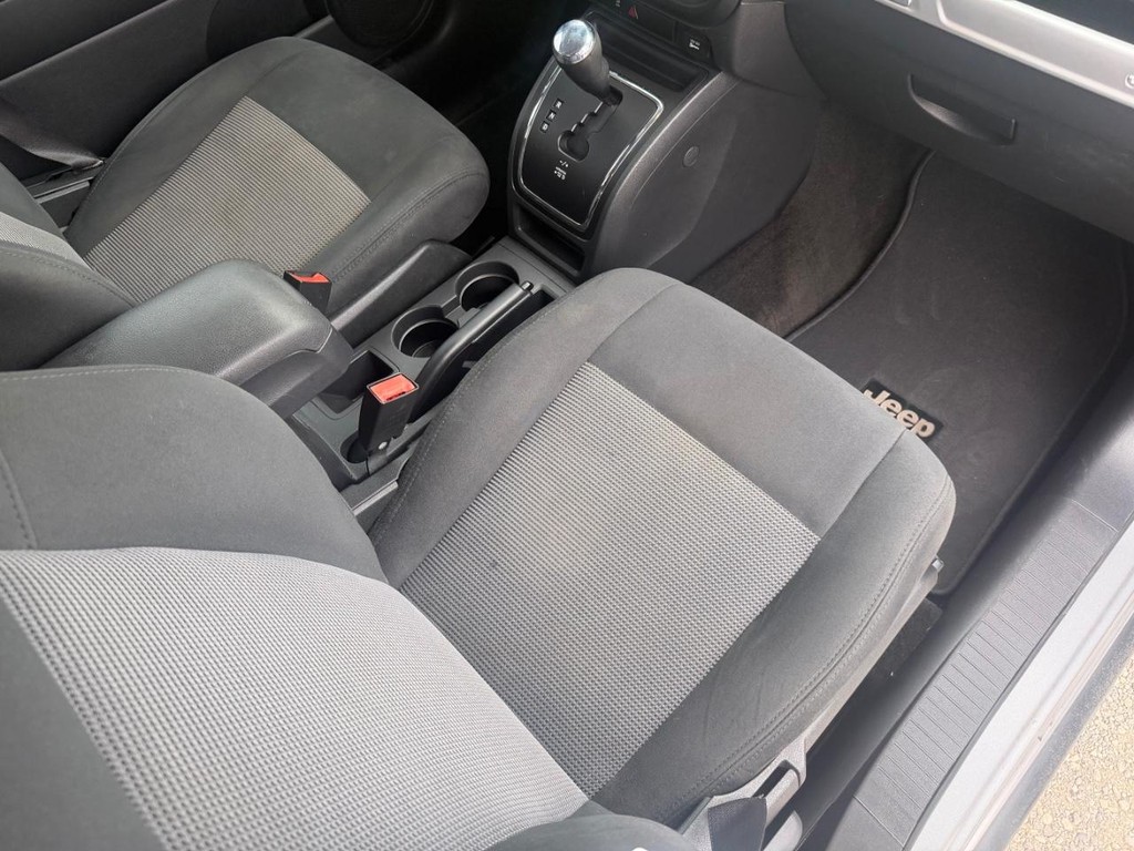 Jeep Compass Vehicle Full-screen Gallery Image 15