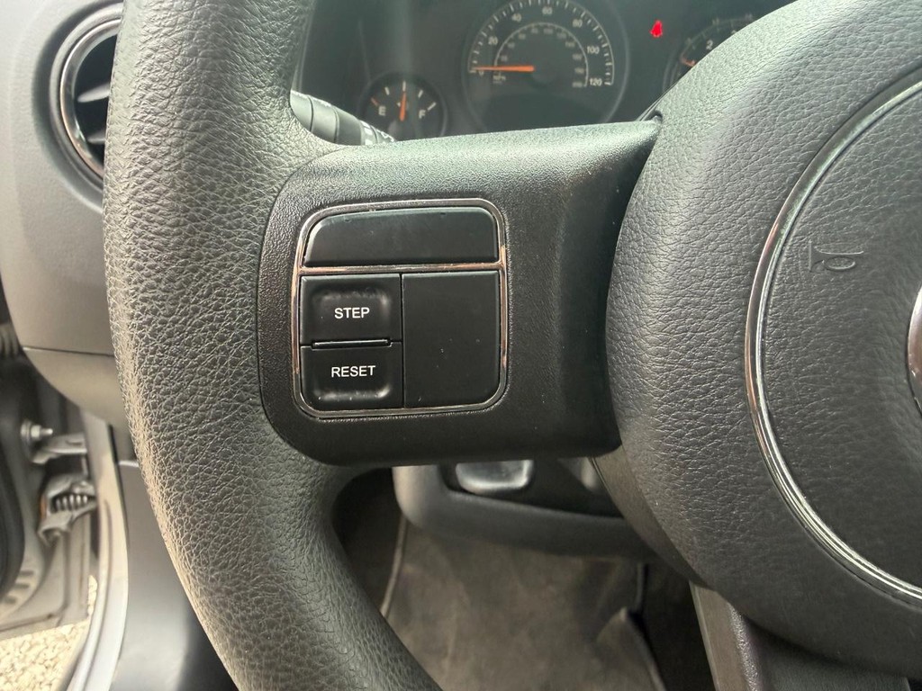 Jeep Compass Vehicle Full-screen Gallery Image 20