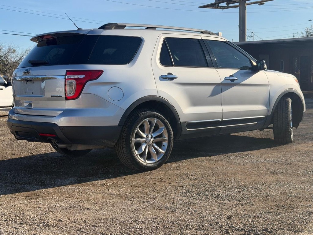 Ford Explorer Vehicle Full-screen Gallery Image 03