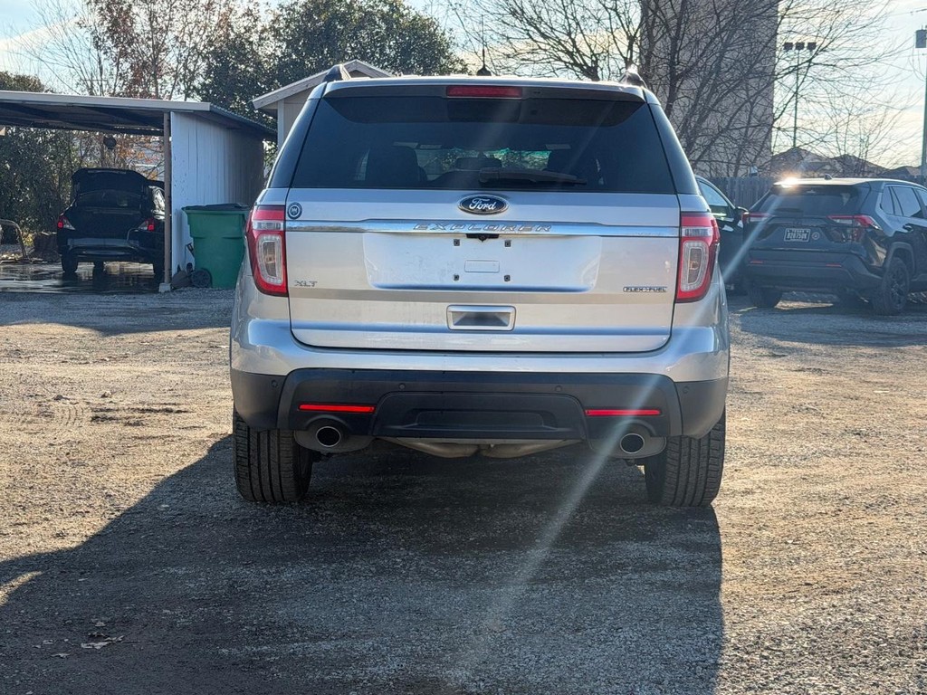 Ford Explorer Vehicle Full-screen Gallery Image 04