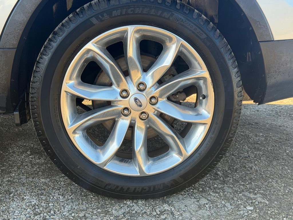 Ford Explorer Vehicle Full-screen Gallery Image 07