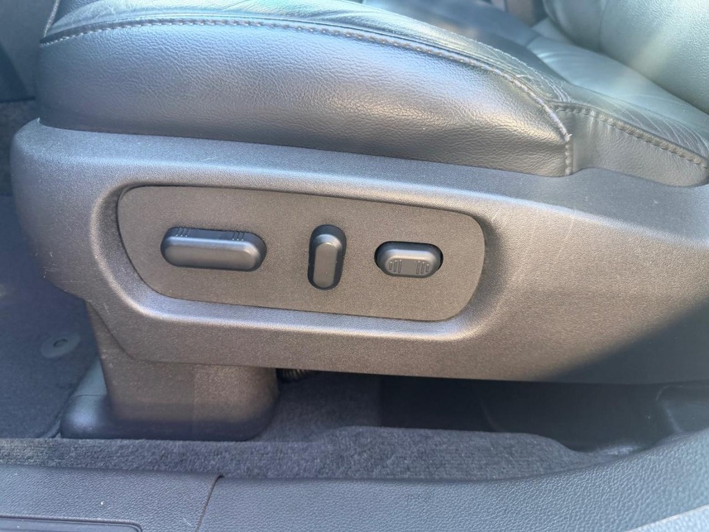 Ford Explorer Vehicle Full-screen Gallery Image 18