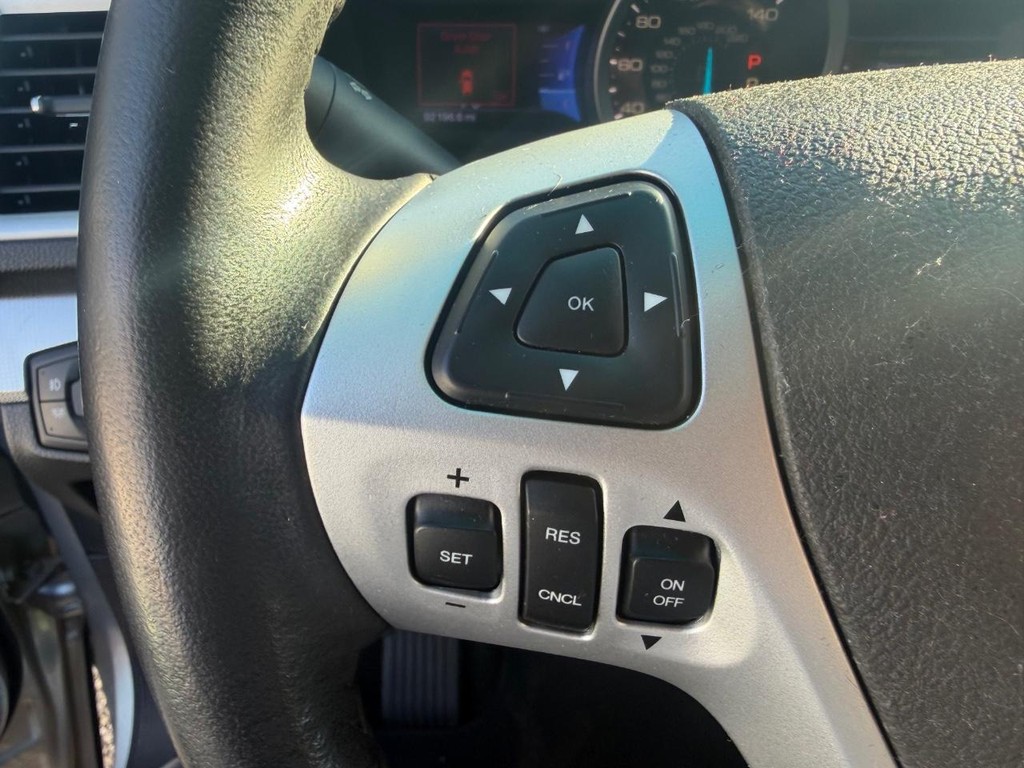 Ford Explorer Vehicle Full-screen Gallery Image 21