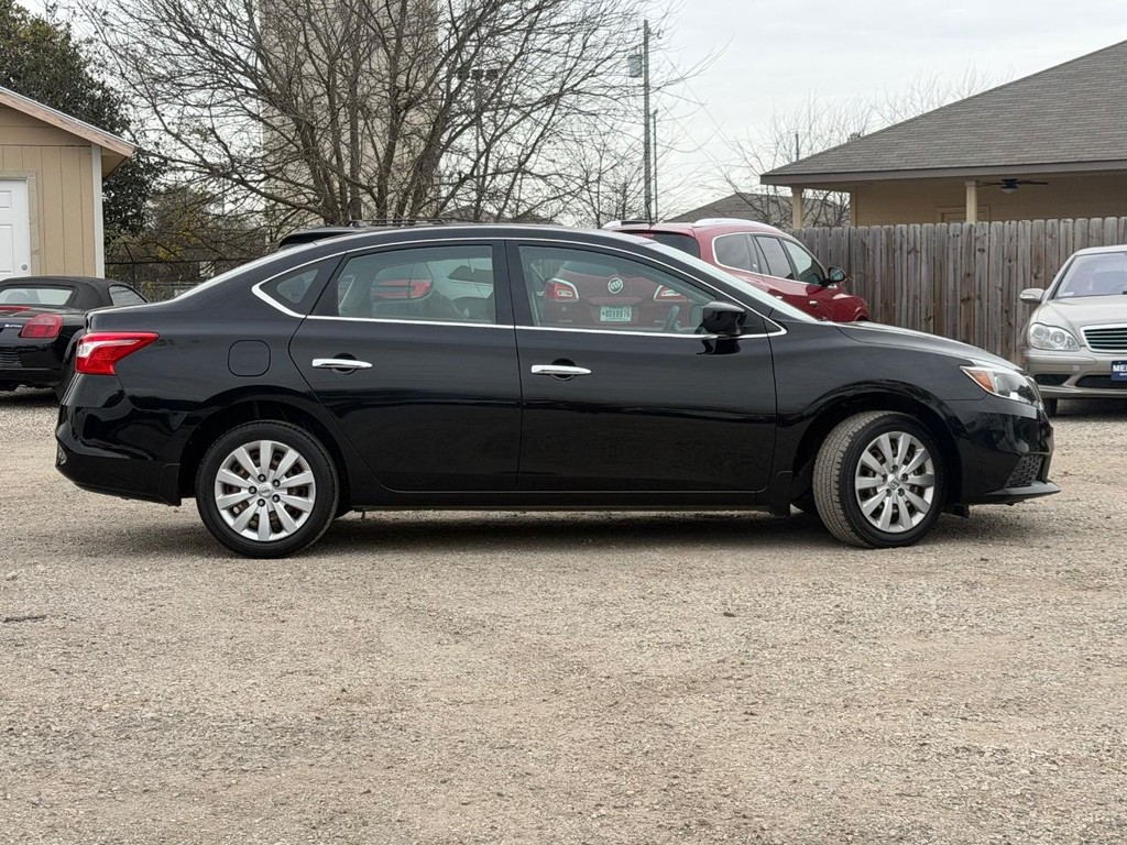 Nissan Sentra Vehicle Full-screen Gallery Image 02