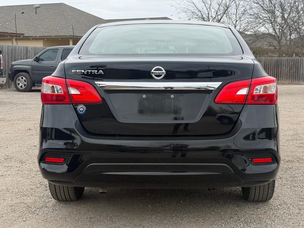 Nissan Sentra Vehicle Full-screen Gallery Image 04