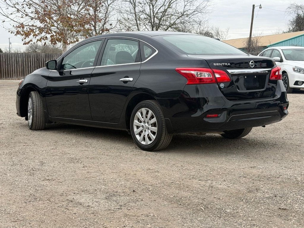 Nissan Sentra Vehicle Full-screen Gallery Image 06