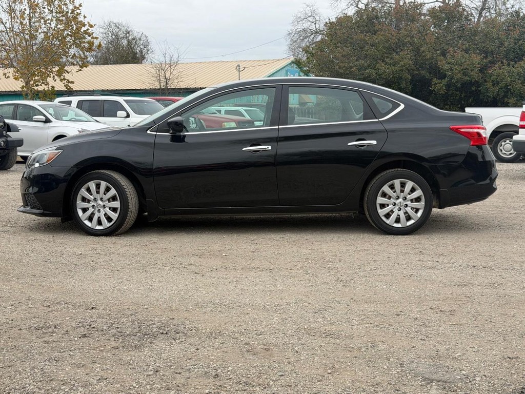 Nissan Sentra Vehicle Full-screen Gallery Image 08