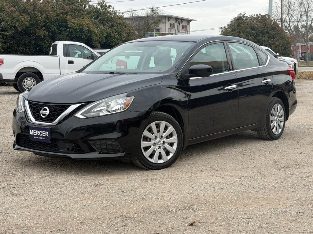 Nissan Sentra Vehicle Full-screen Gallery Image 09