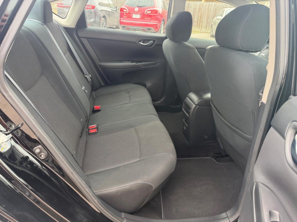 Nissan Sentra Vehicle Full-screen Gallery Image 11