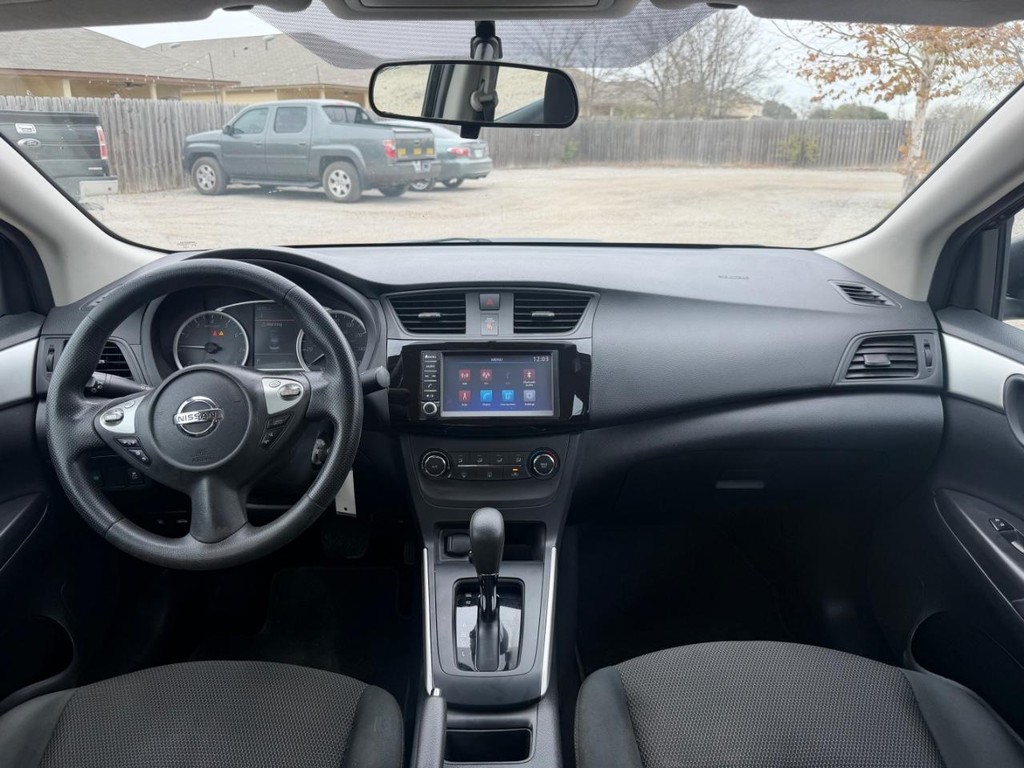 Nissan Sentra Vehicle Full-screen Gallery Image 12