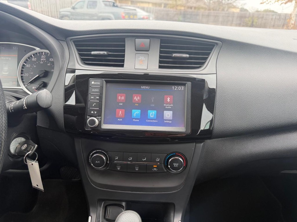 Nissan Sentra Vehicle Full-screen Gallery Image 14