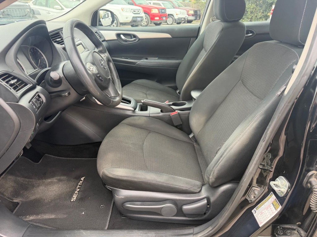 Nissan Sentra Vehicle Full-screen Gallery Image 17