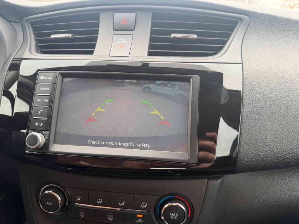 Nissan Sentra Vehicle Full-screen Gallery Image 23