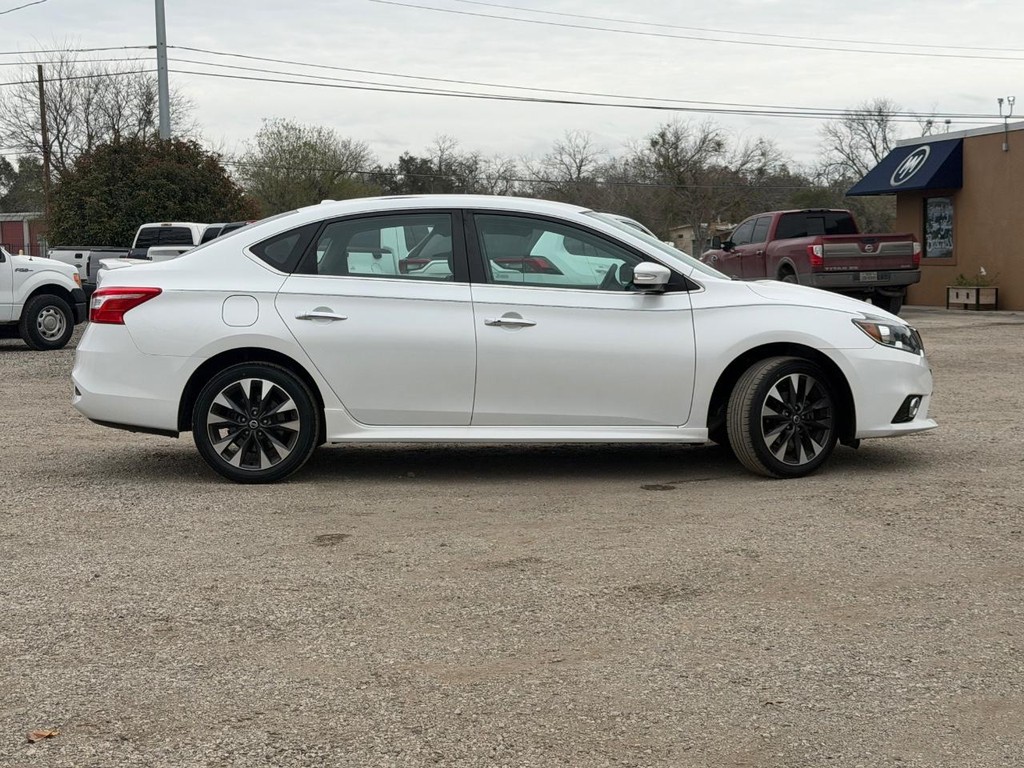 Nissan Sentra Vehicle Full-screen Gallery Image 2