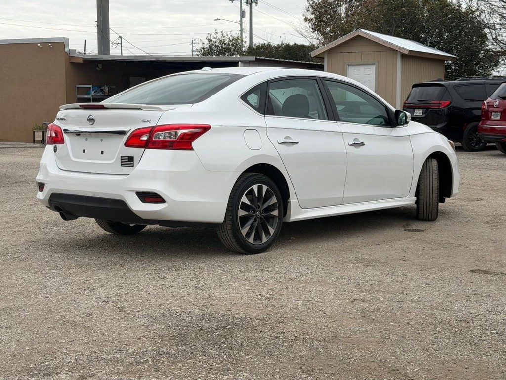 Nissan Sentra Vehicle Full-screen Gallery Image 3