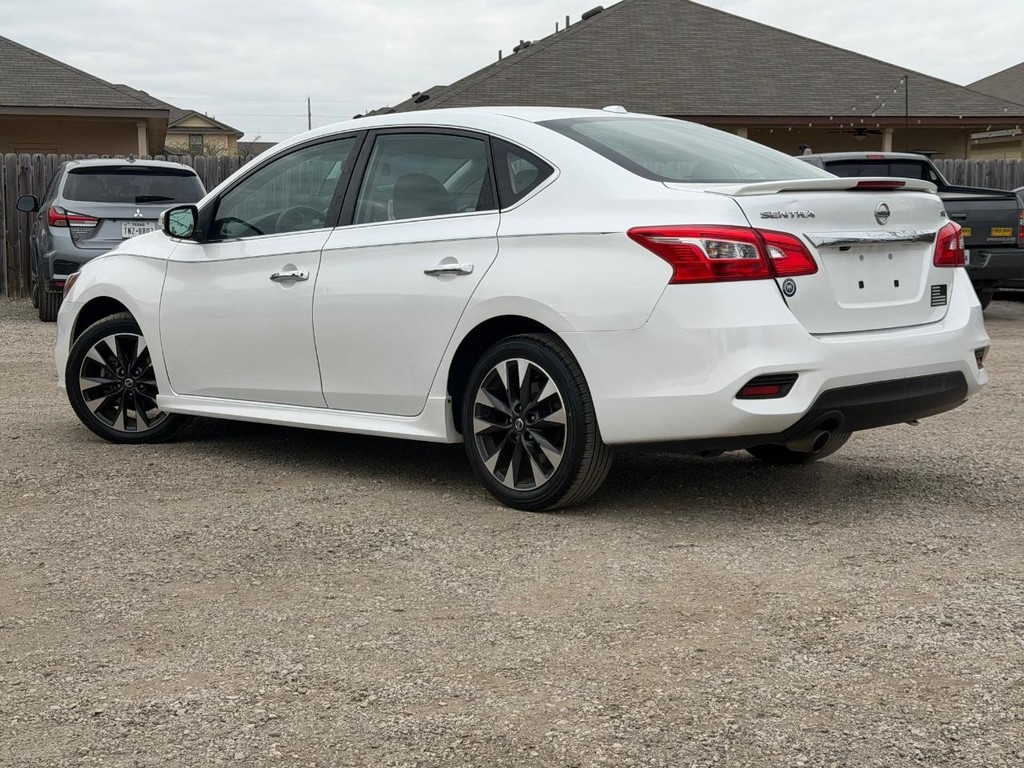 Nissan Sentra Vehicle Full-screen Gallery Image 6