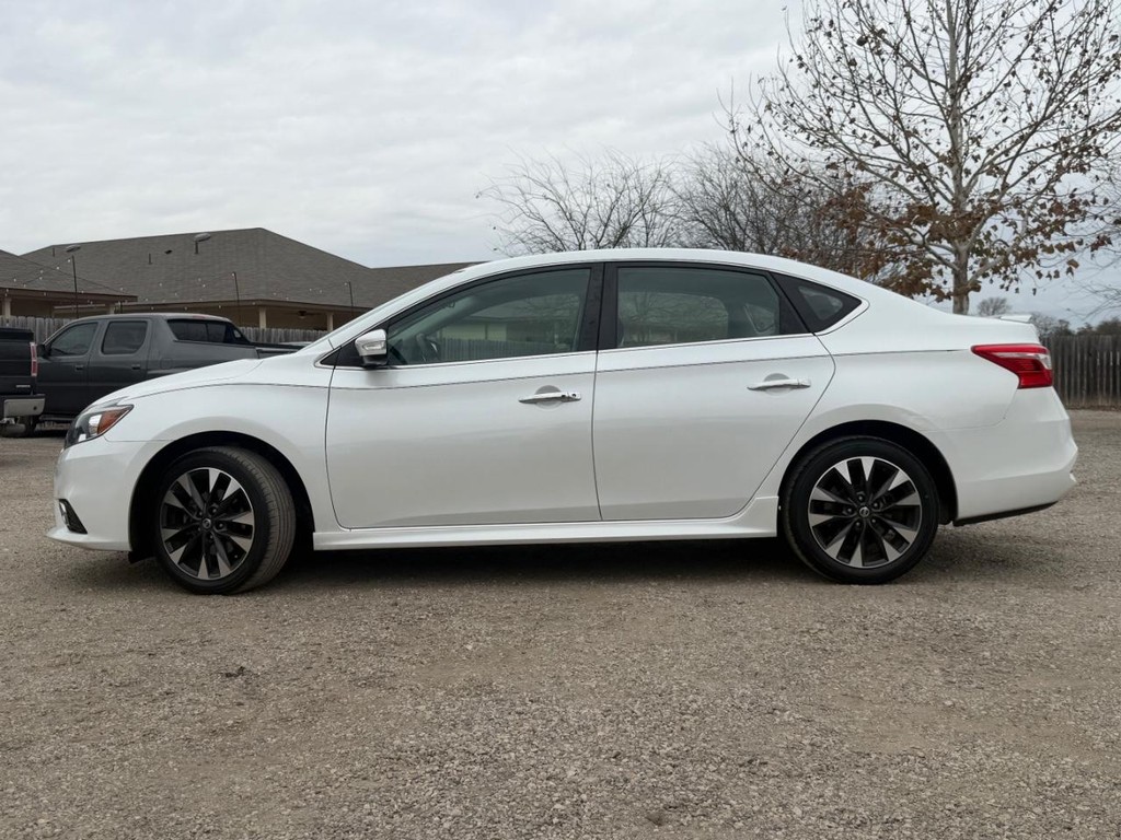 Nissan Sentra Vehicle Full-screen Gallery Image 8