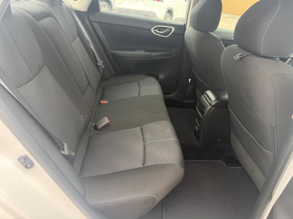 Nissan Sentra Vehicle Full-screen Gallery Image 11