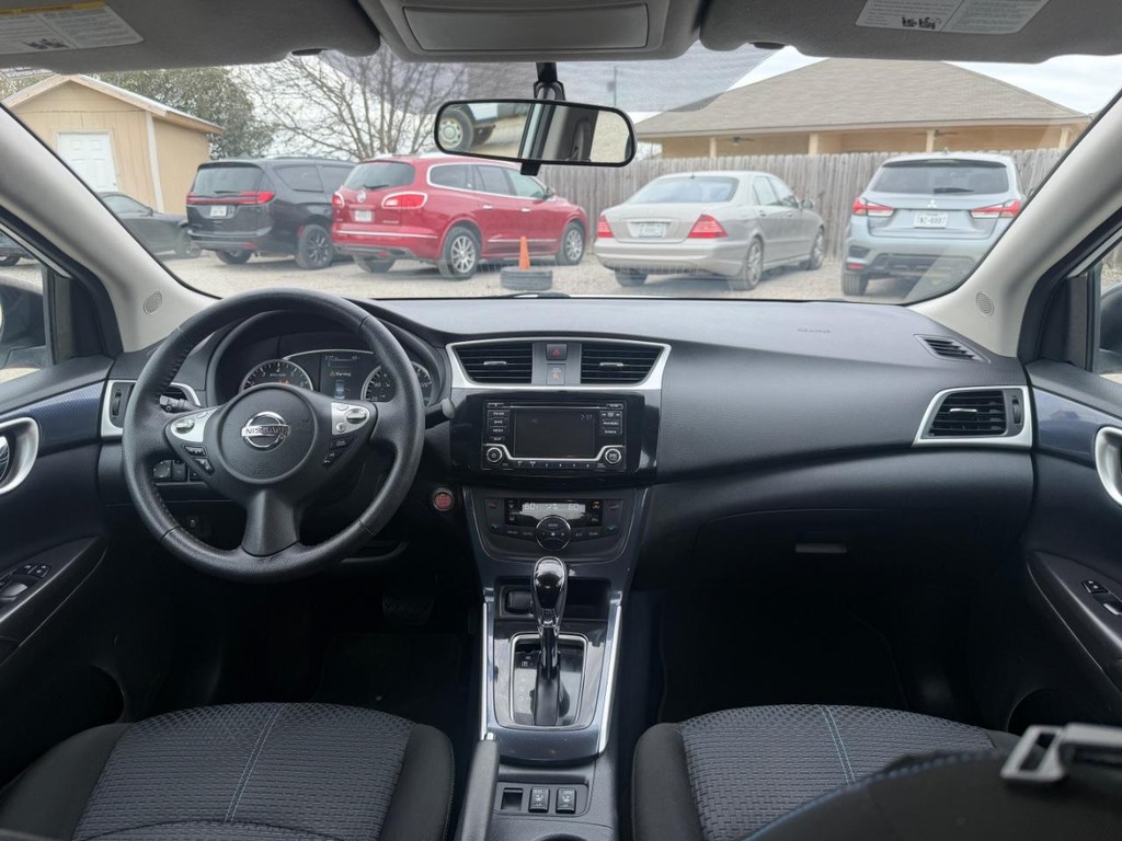 Nissan Sentra Vehicle Full-screen Gallery Image 12