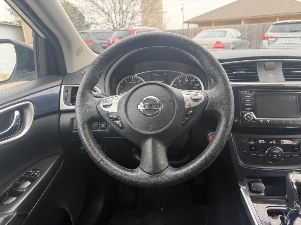 Nissan Sentra Vehicle Full-screen Gallery Image 13