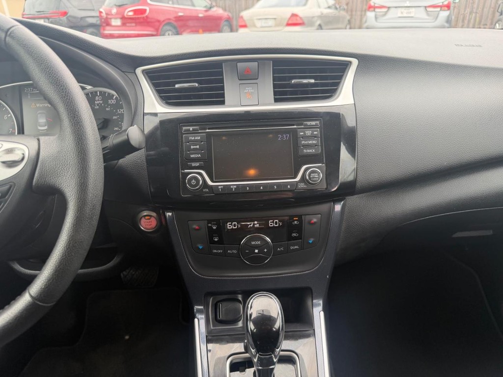 Nissan Sentra Vehicle Full-screen Gallery Image 14