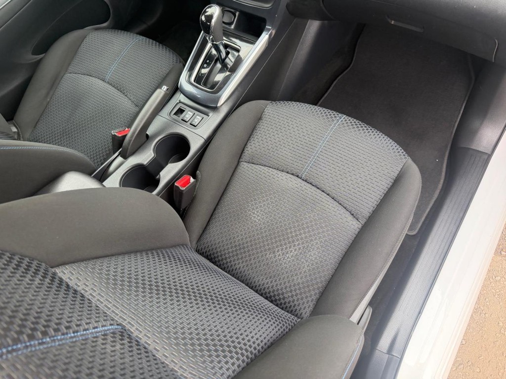 Nissan Sentra Vehicle Full-screen Gallery Image 15