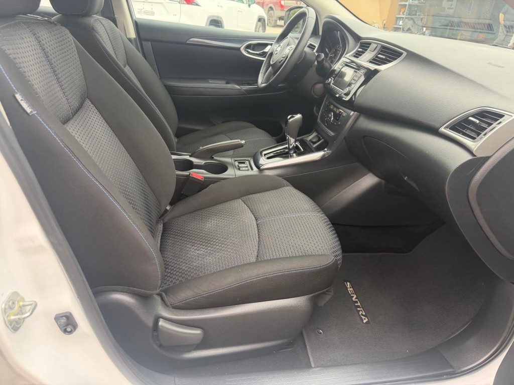 Nissan Sentra Vehicle Full-screen Gallery Image 16