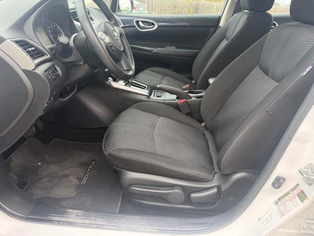 Nissan Sentra Vehicle Full-screen Gallery Image 17