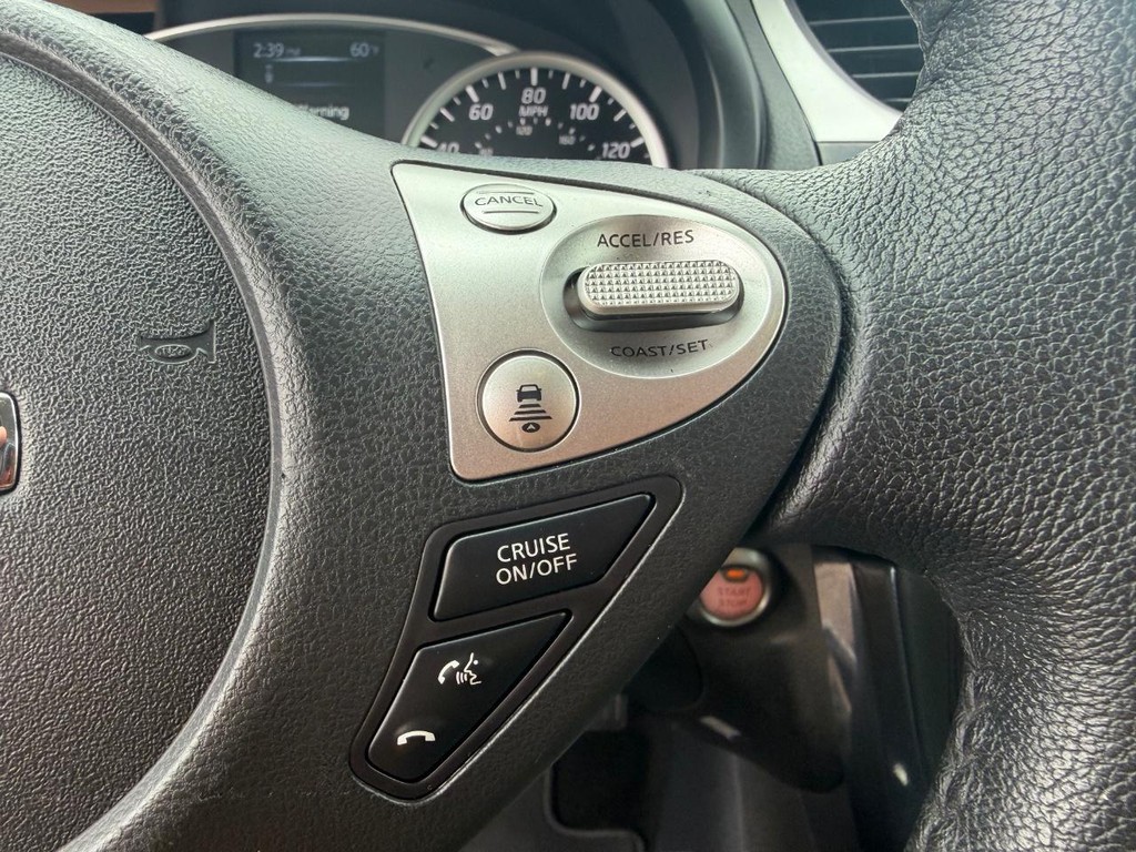 Nissan Sentra Vehicle Full-screen Gallery Image 21