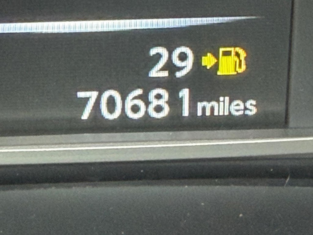 Nissan Sentra Vehicle Full-screen Gallery Image 22