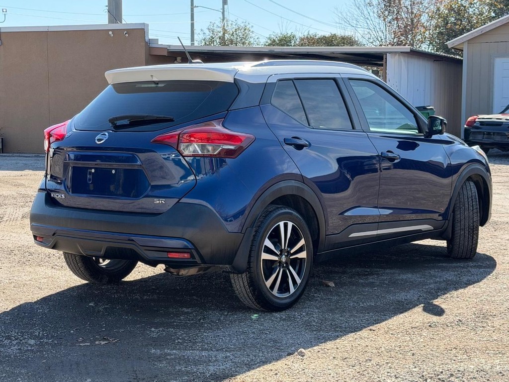 Nissan Kicks Vehicle Full-screen Gallery Image 03