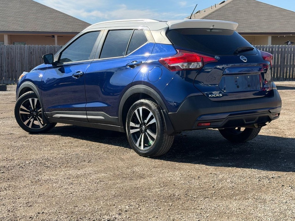 Nissan Kicks Vehicle Full-screen Gallery Image 06