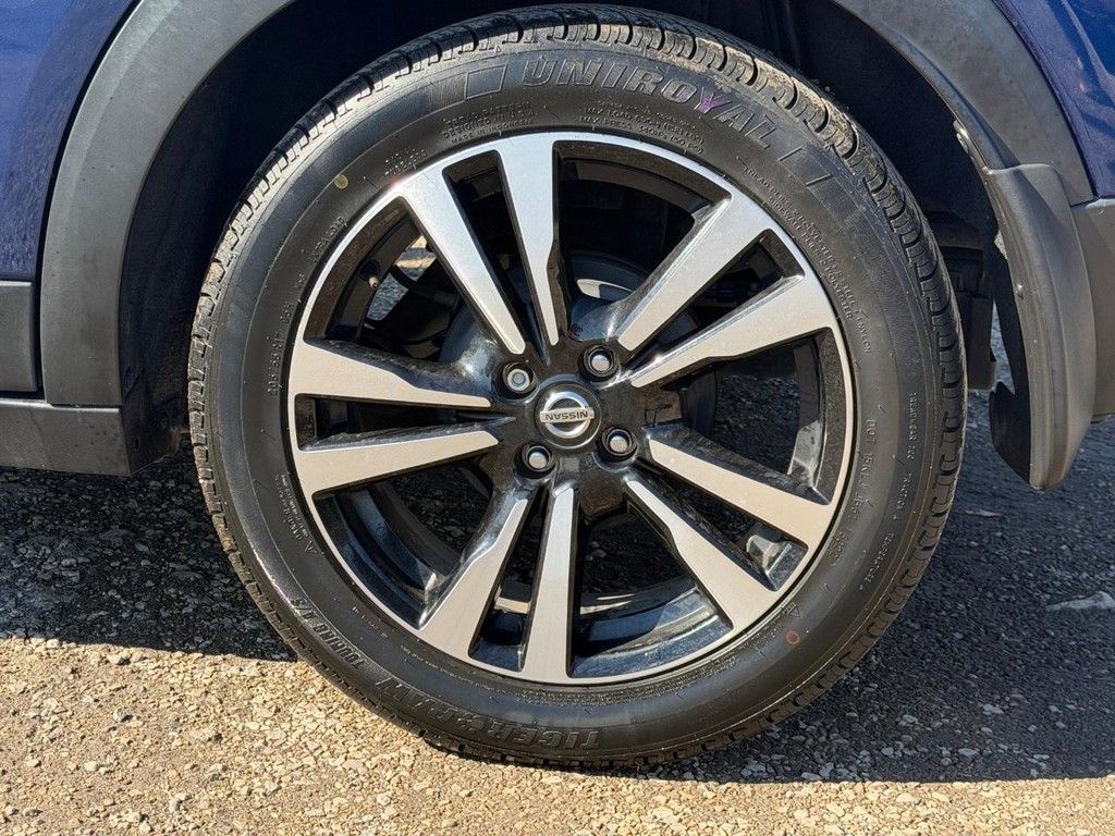 Nissan Kicks Vehicle Full-screen Gallery Image 07