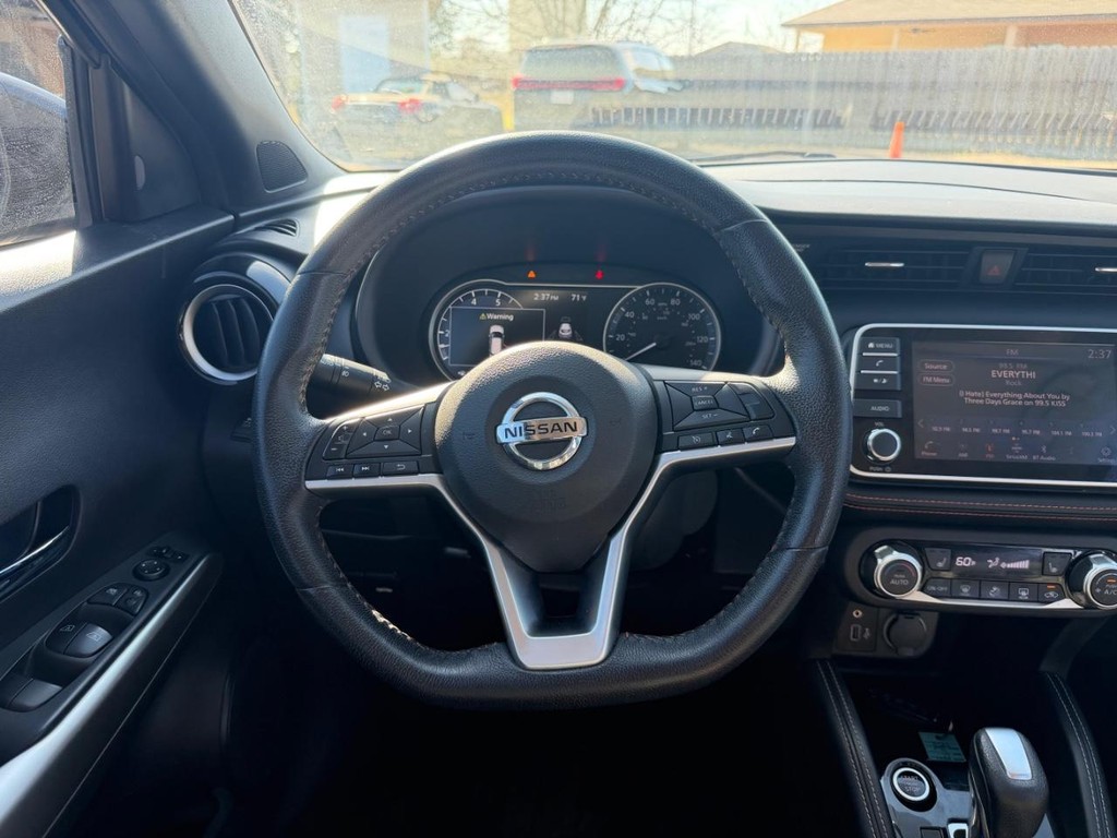 Nissan Kicks Vehicle Full-screen Gallery Image 13