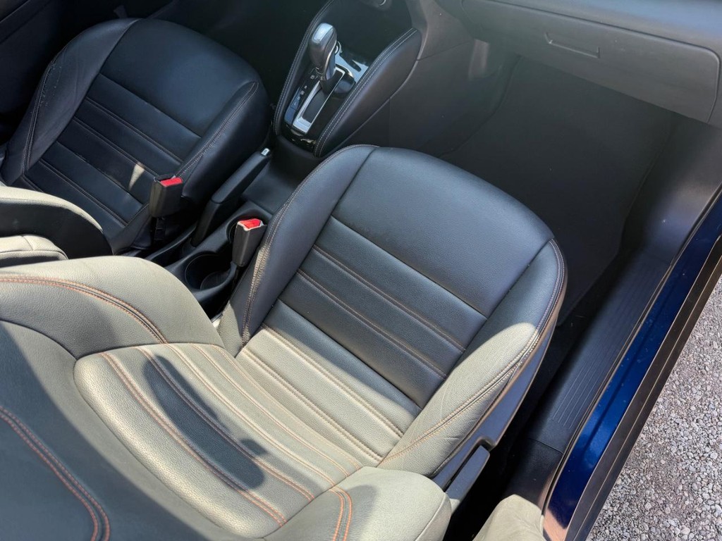 Nissan Kicks Vehicle Full-screen Gallery Image 15