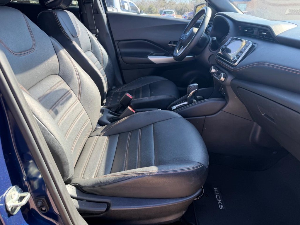 Nissan Kicks Vehicle Full-screen Gallery Image 16