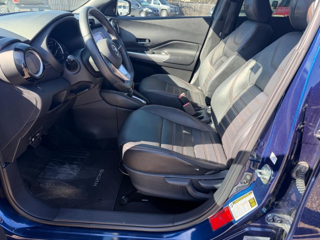 Nissan Kicks Vehicle Full-screen Gallery Image 17