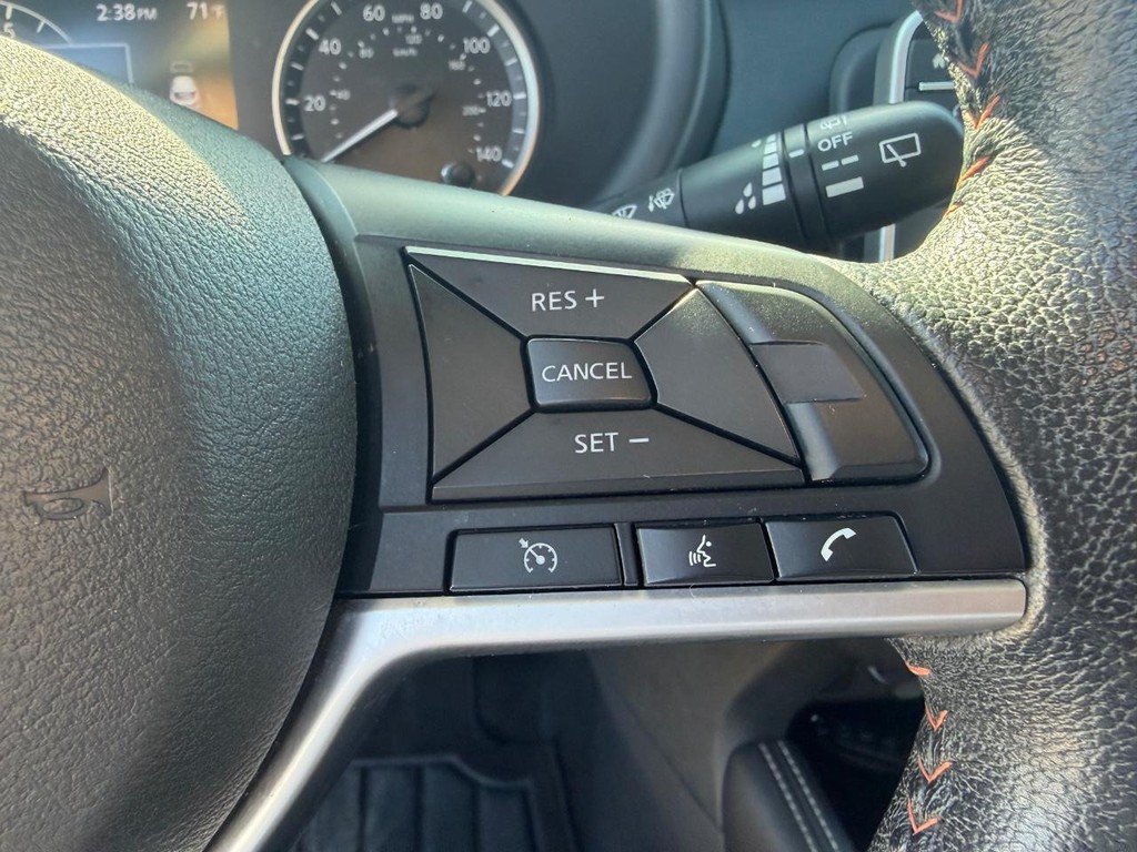 Nissan Kicks Vehicle Full-screen Gallery Image 21