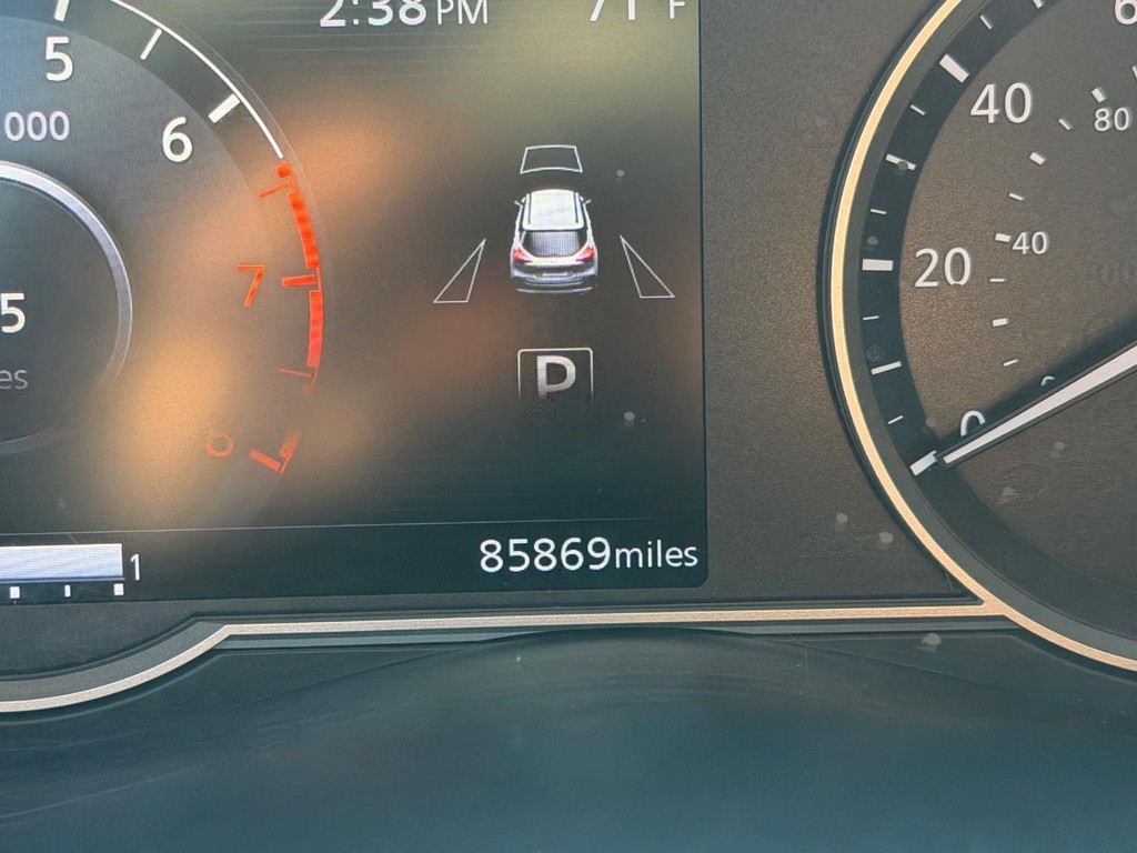 Nissan Kicks Vehicle Full-screen Gallery Image 22