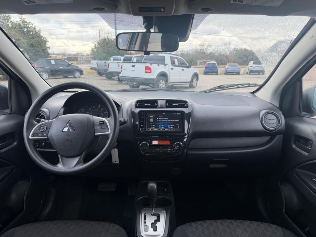 Mitsubishi Mirage Vehicle Full-screen Gallery Image 12