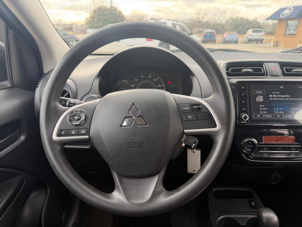 Mitsubishi Mirage Vehicle Full-screen Gallery Image 13