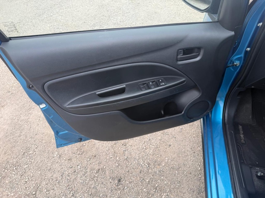 Mitsubishi Mirage Vehicle Full-screen Gallery Image 18