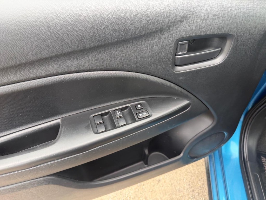 Mitsubishi Mirage Vehicle Full-screen Gallery Image 19