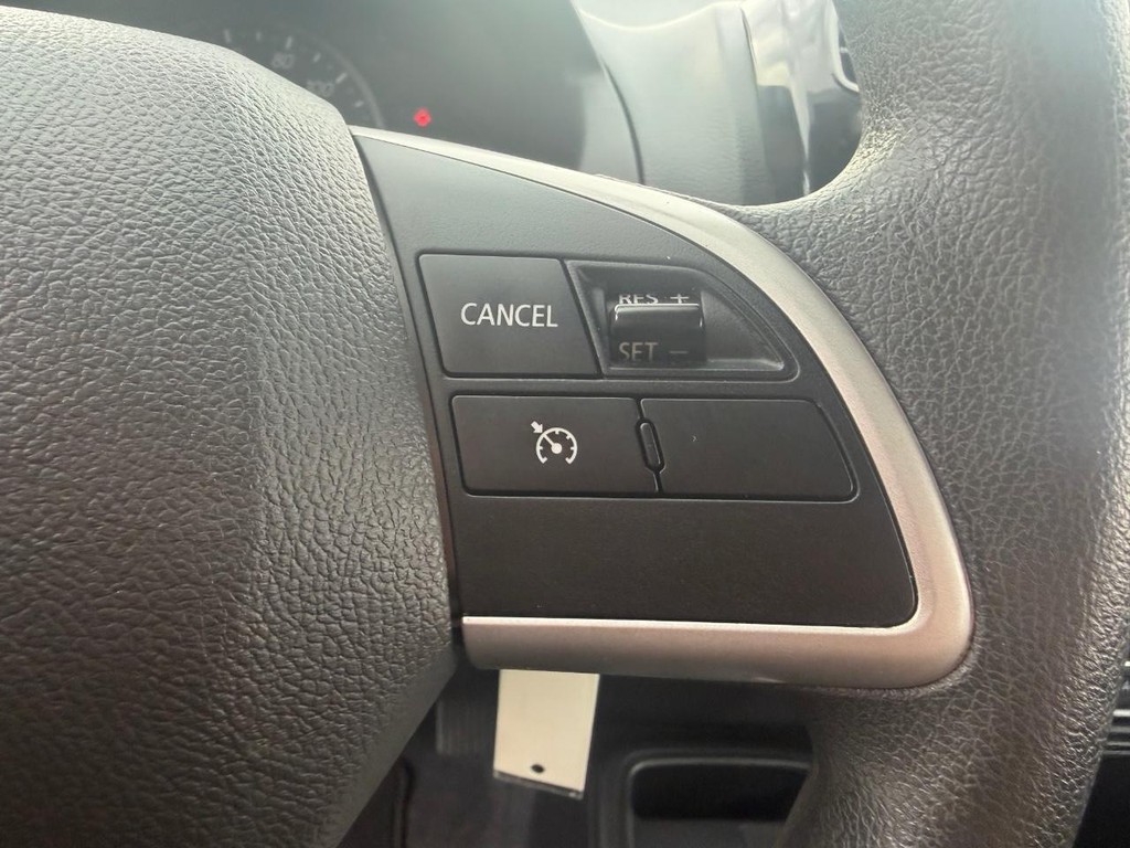 Mitsubishi Mirage Vehicle Full-screen Gallery Image 21