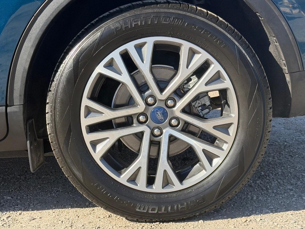 Ford Escape Vehicle Full-screen Gallery Image 7