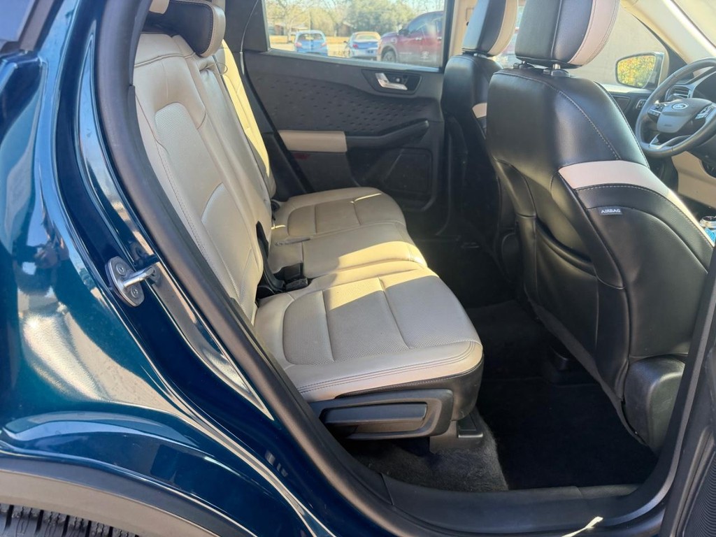 Ford Escape Vehicle Full-screen Gallery Image 11