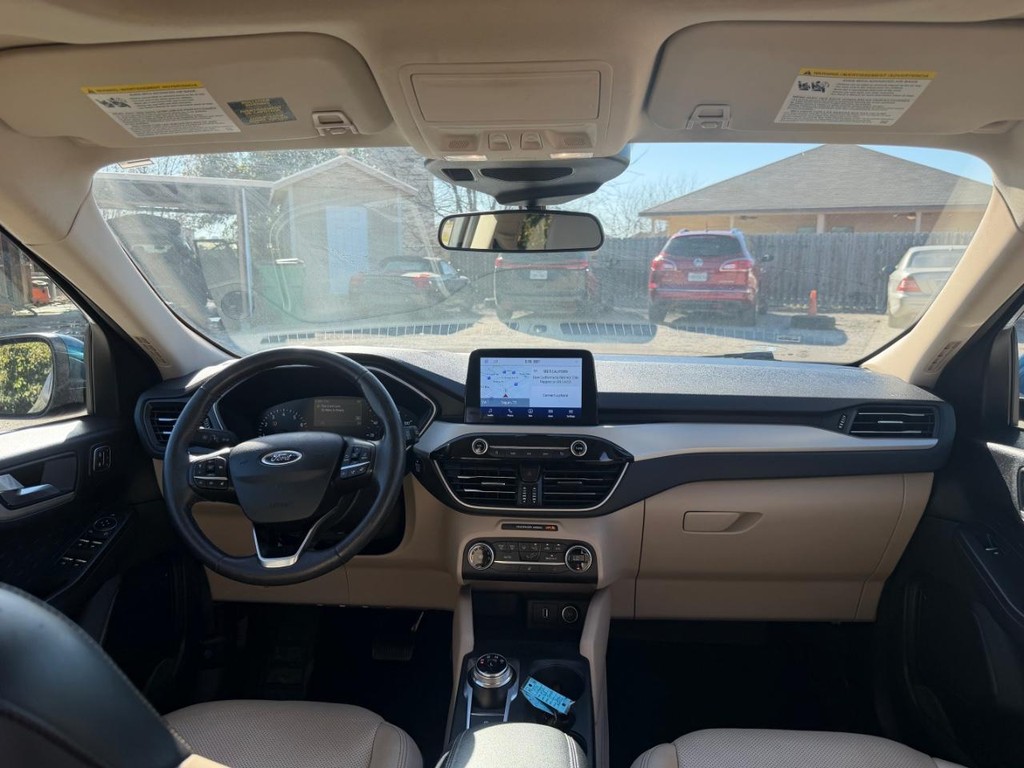 Ford Escape Vehicle Full-screen Gallery Image 12