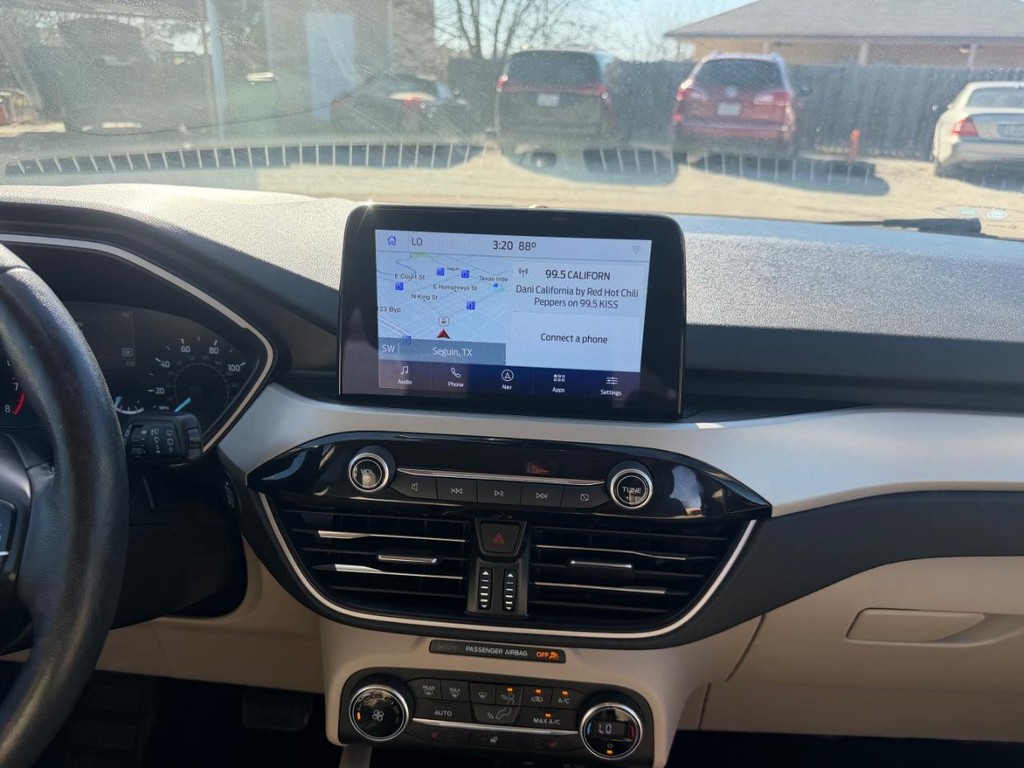 Ford Escape Vehicle Full-screen Gallery Image 14