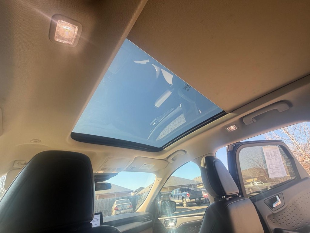 Ford Escape Vehicle Full-screen Gallery Image 15