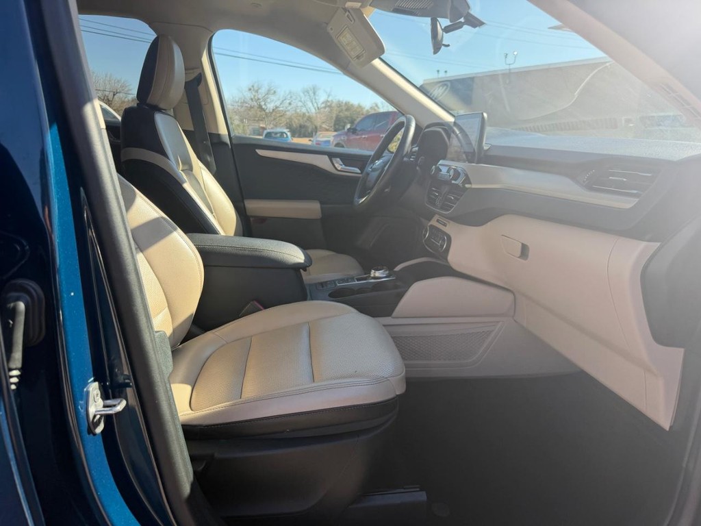 Ford Escape Vehicle Full-screen Gallery Image 17